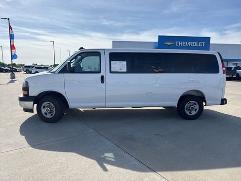 Used 2025 GMC Savana 3500 LT w/ LT Preferred Equipment Group RWD image 3