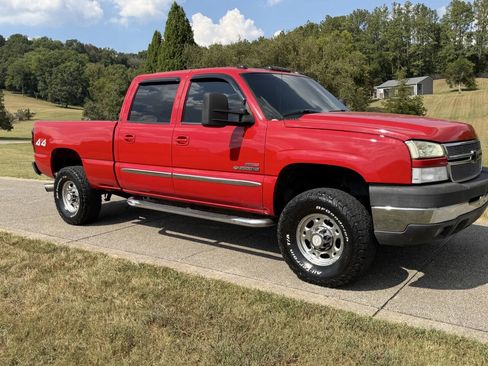 Used 2005 Chevrolet Silverado 2500 LT w/ Heavy-Duty Power Package AWD/4WD image 11