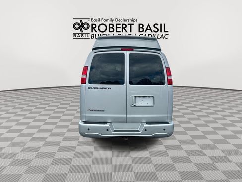 Used 2021 Chevrolet Express 2500 LS w/ Enhanced Convenience Package RWD image 7