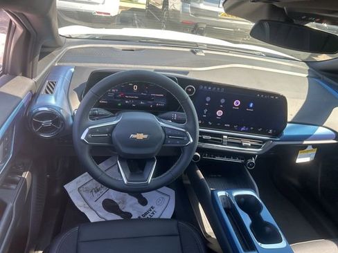 New 2026 Chevrolet Equinox EV LT image 27