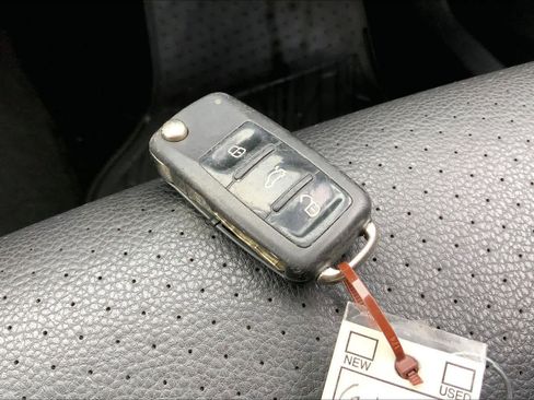 Used 2016 Volkswagen Tiguan S image 13