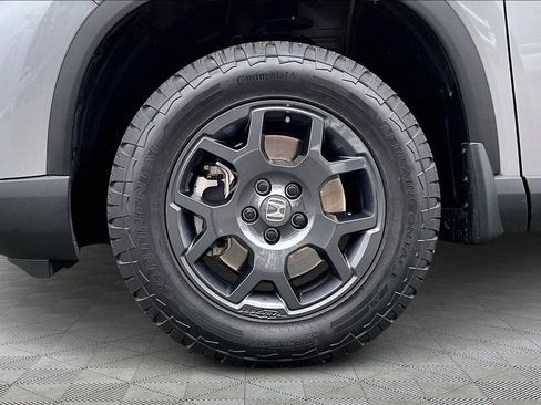 Used 2025 Honda Pilot TrailSport image 25