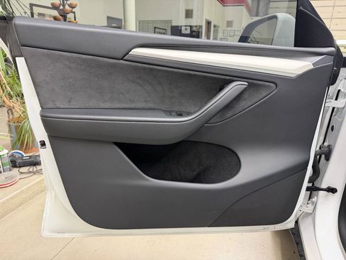 Used 2023 Tesla Model Y Long Range AWD/4WD image 10
