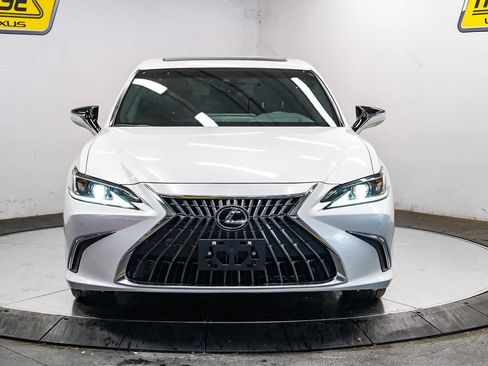 Used 2025 Lexus ES 300h w/ Premium Package FWD image 3