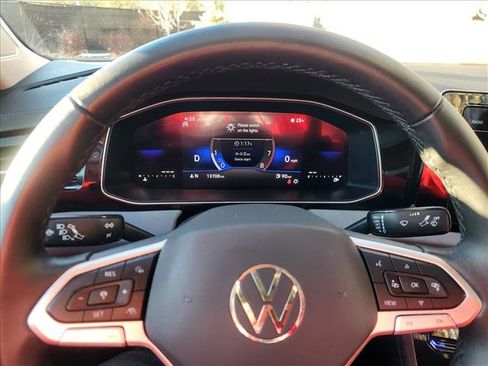 Used 2025 Volkswagen Jetta SE w/ Sunroof Package image 31