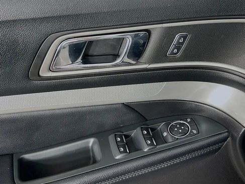 Used 2017 Ford Explorer XLT w/ Equipment Group 202A image 19