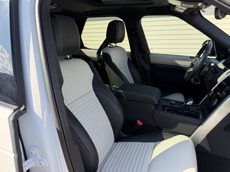 Used 2023 Land Rover Discovery S R-Dynamic AWD/4WD image 37