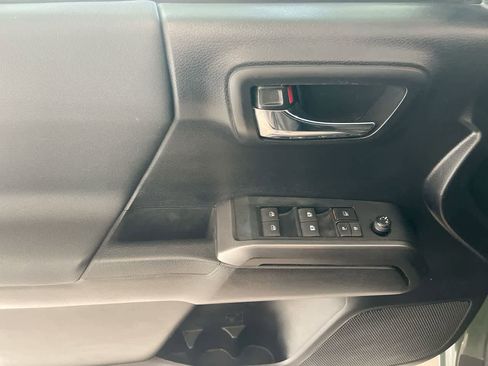 Used 2021 Toyota Tacoma TRD Sport w/ Technology Package image 13