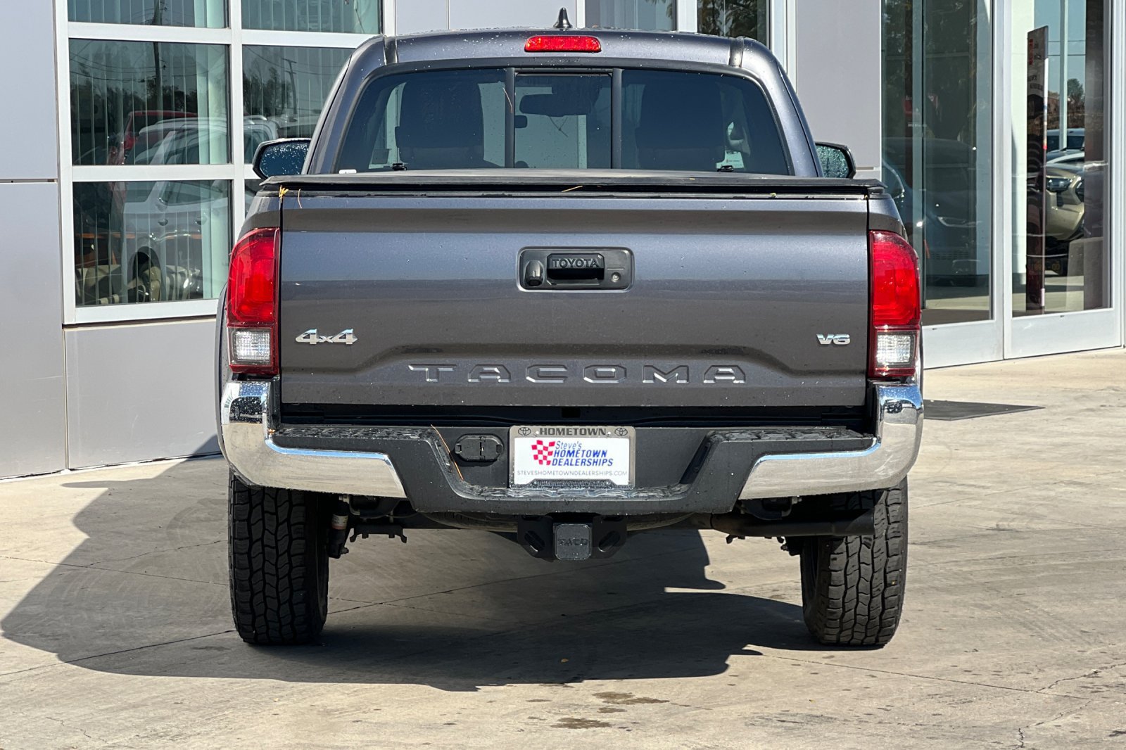 Used 2020 Toyota Tacoma SR5 AWD/4WD image 5