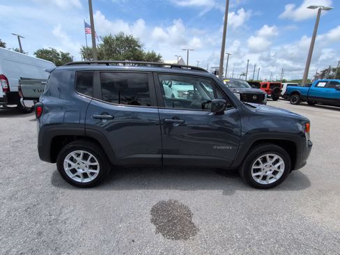 Used 2021 Jeep Renegade Latitude AWD/4WD image 4