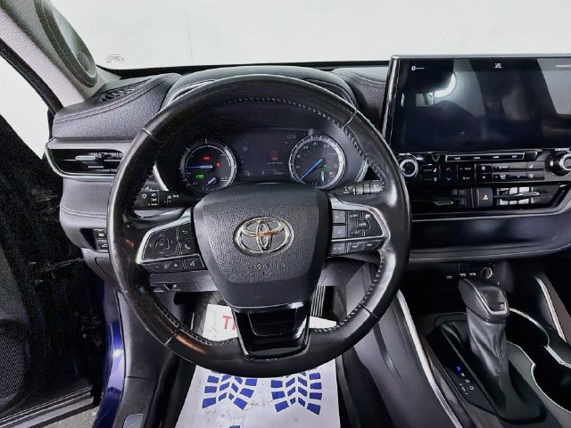 Used 2021 Toyota Highlander Platinum AWD/4WD image 11