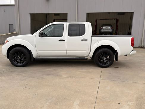 Used 2018 Nissan Frontier SV w/ Value Truck Package image 6