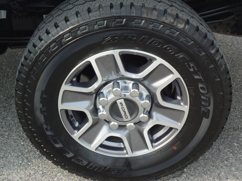 Used 2025 Ford F250 XLT w/ FX4 Off-Road Package AWD/4WD image 9