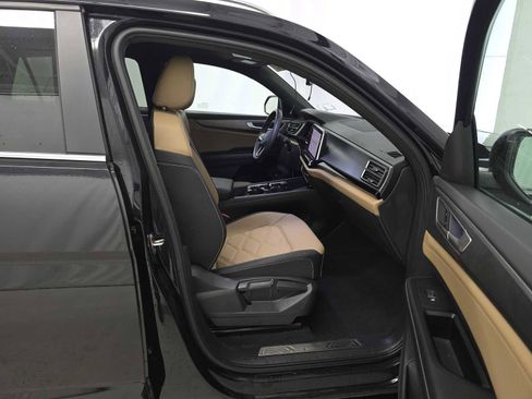 Used 2024 Volkswagen Atlas Cross Sport SE image 8