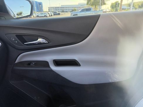 Used 2022 Chevrolet Equinox LS FWD image 16