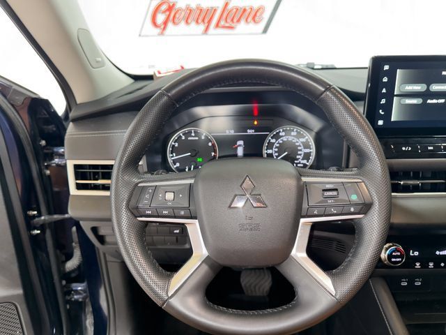 Used 2025 Mitsubishi Outlander SE FWD image 8