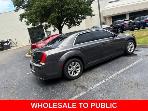 Used 2015 Chrysler 300 Limited RWD image 13