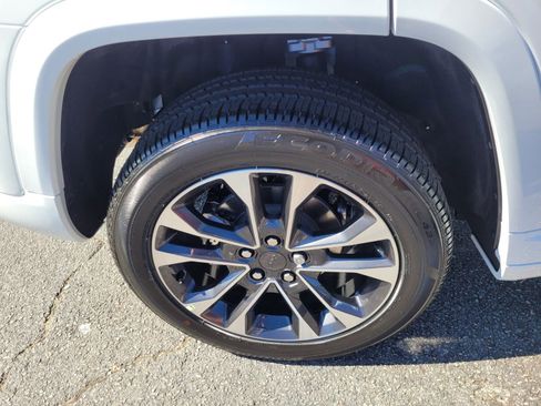 New 2025 Jeep Grand Cherokee Overland image 12