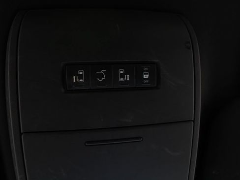 Used 2014 Chrysler Town & Country S FWD image 34