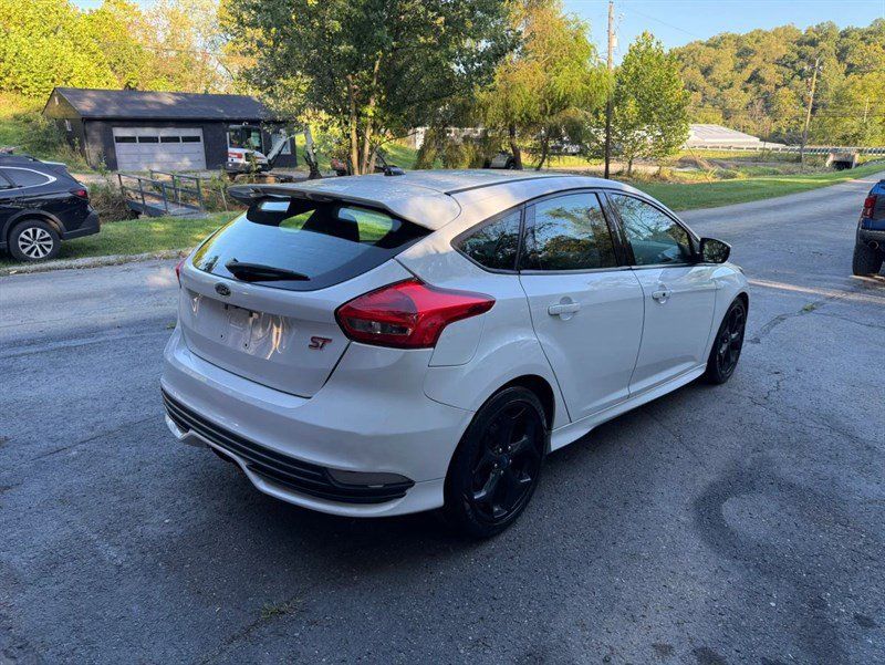 Used 2018 Ford Focus ST FWD image 4