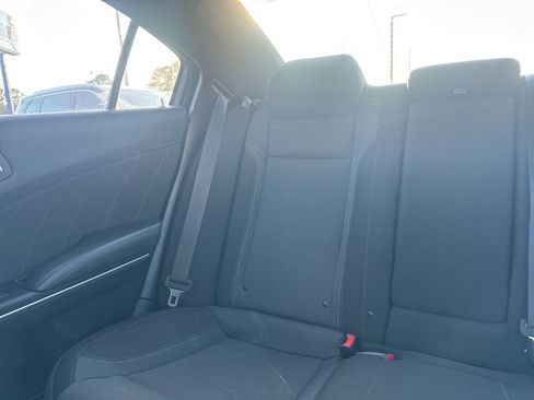 Used 2016 Dodge Charger SXT image 12