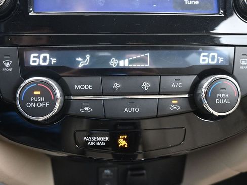 Used 2017 Nissan Rogue SL w/ SL Premium Package image 38