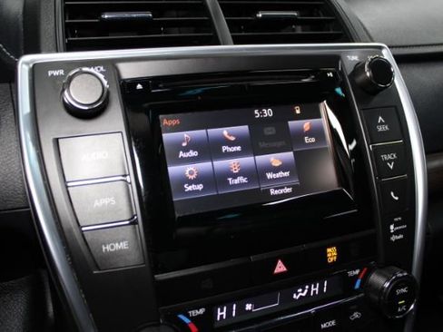 Used 2015 Toyota Camry XLE image 17