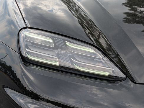 Used 2025 Porsche Macan Electric RWD image 27