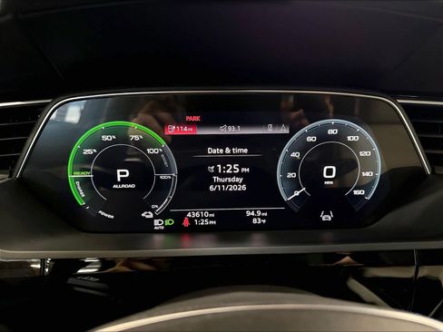 Certified 2024 Audi Q8 e-tron Premium Plus w/ Premium Plus Package AWD/4WD image 21