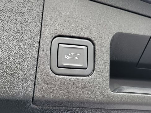 Used 2022 Cadillac XT5 Luxury FWD image 9