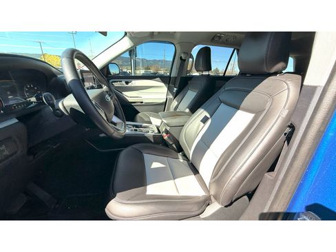 Used 2022 Ford Explorer XLT w/ Equipment Group 202A image 18