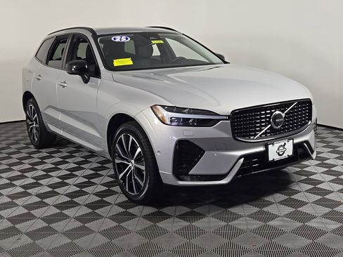 Certified 2025 Volvo XC60 B5 Plus image 2