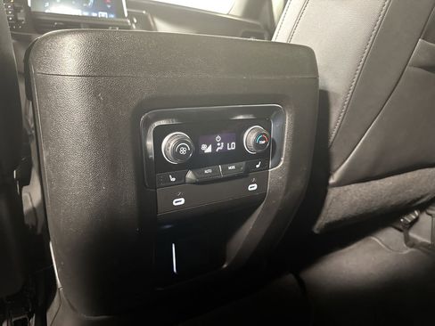 Used 2022 Chevrolet Tahoe Z71 w/ Off-Road Capability Package image 33