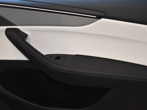 Used 2026 Tesla Model Y AWD image 27