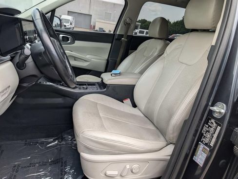 Used 2022 Kia Sorento S w/ Panoramic Sunroof Package FWD image 15