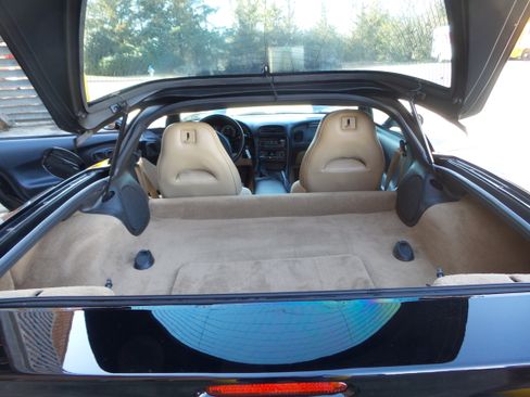 Used 2001 Chevrolet Corvette Coupe w/ Preferred Equipment Group2 image 59