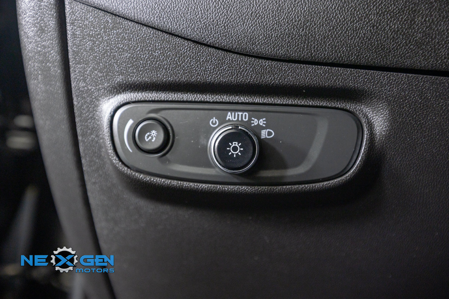 Used 2024 Chevrolet Equinox LT AWD/4WD image 16