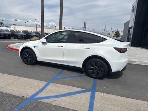 Used 2024 Tesla Model Y Long Range image 12