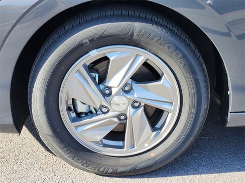 New 2025 Hyundai Elantra SE image 12