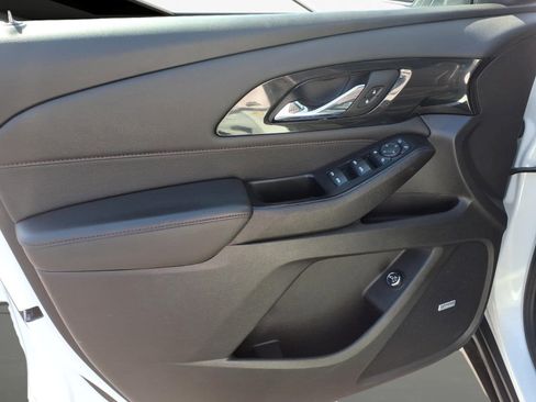 Used 2023 Chevrolet Traverse RS w/ LPO, Floor Liner Package FWD image 8