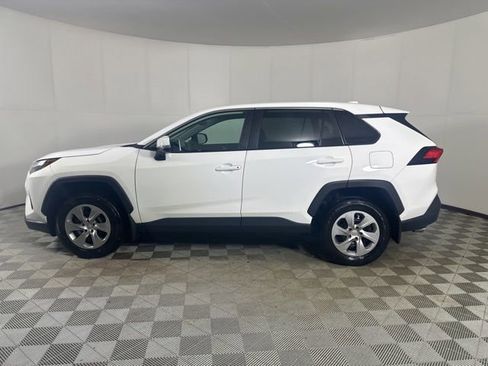 Used 2023 Toyota RAV4 LE AWD/4WD image 3