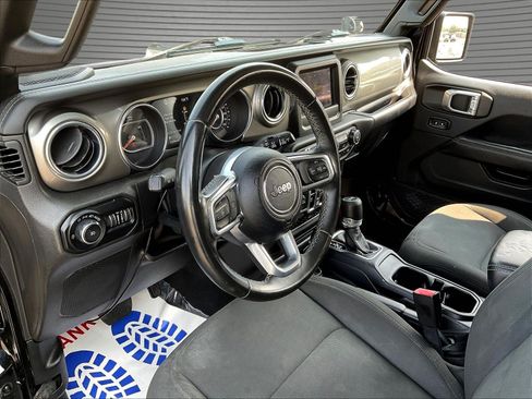 Used 2019 Jeep Wrangler Unlimited Sahara AWD/4WD image 16