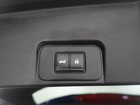 Used 2025 Nissan Rogue SV image 11