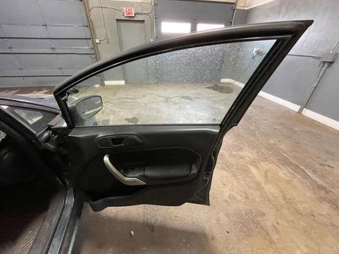 Used 2011 Ford Fiesta SE w/ 201A Rapid Spec Order Code image 28