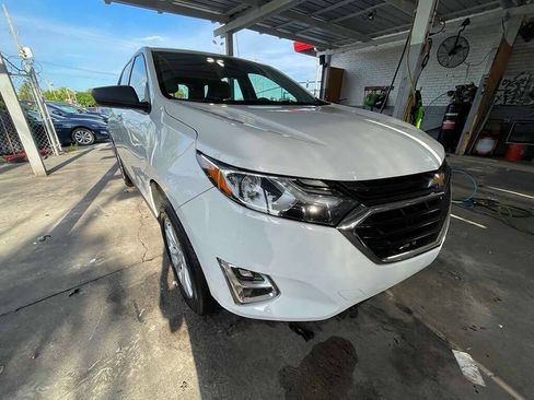 Used 2018 Chevrolet Equinox LS FWD image 3
