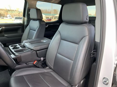 Certified 2025 GMC Sierra 1500 SLT image 9