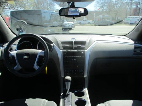 Used 2011 Chevrolet Traverse LS image 9