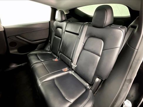 Used 2022 Tesla Model Y Long Range image 20