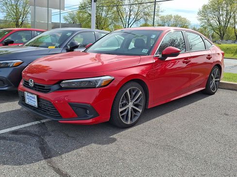 Used 2024 Honda Civic Touring image 3