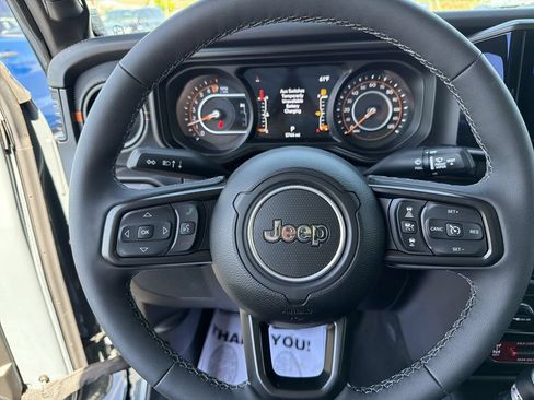 Used 2025 Jeep Gladiator Mojave w/ Convenience Group AWD/4WD image 20